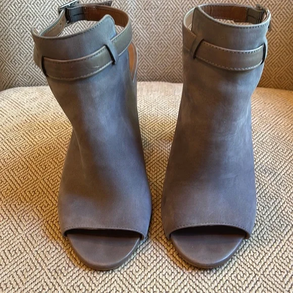 Steve Madden Gray Carnabi Block Heel Peep Toe Heels, 8M - Picture 4 of 10